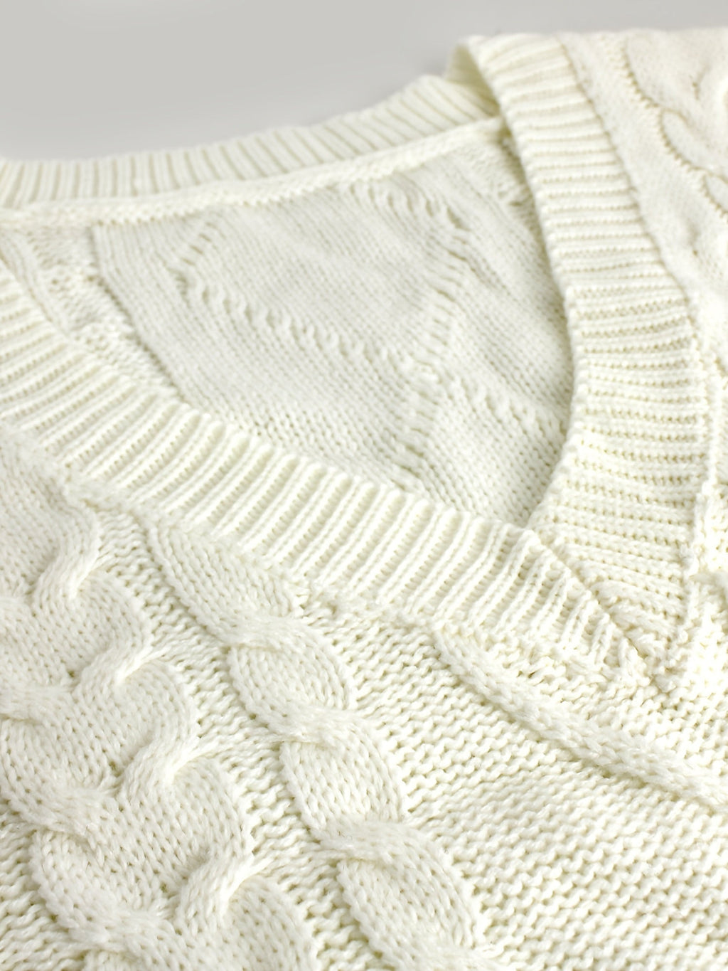Women's V-Neck Cable Knit Sleeveless Sweater Vest