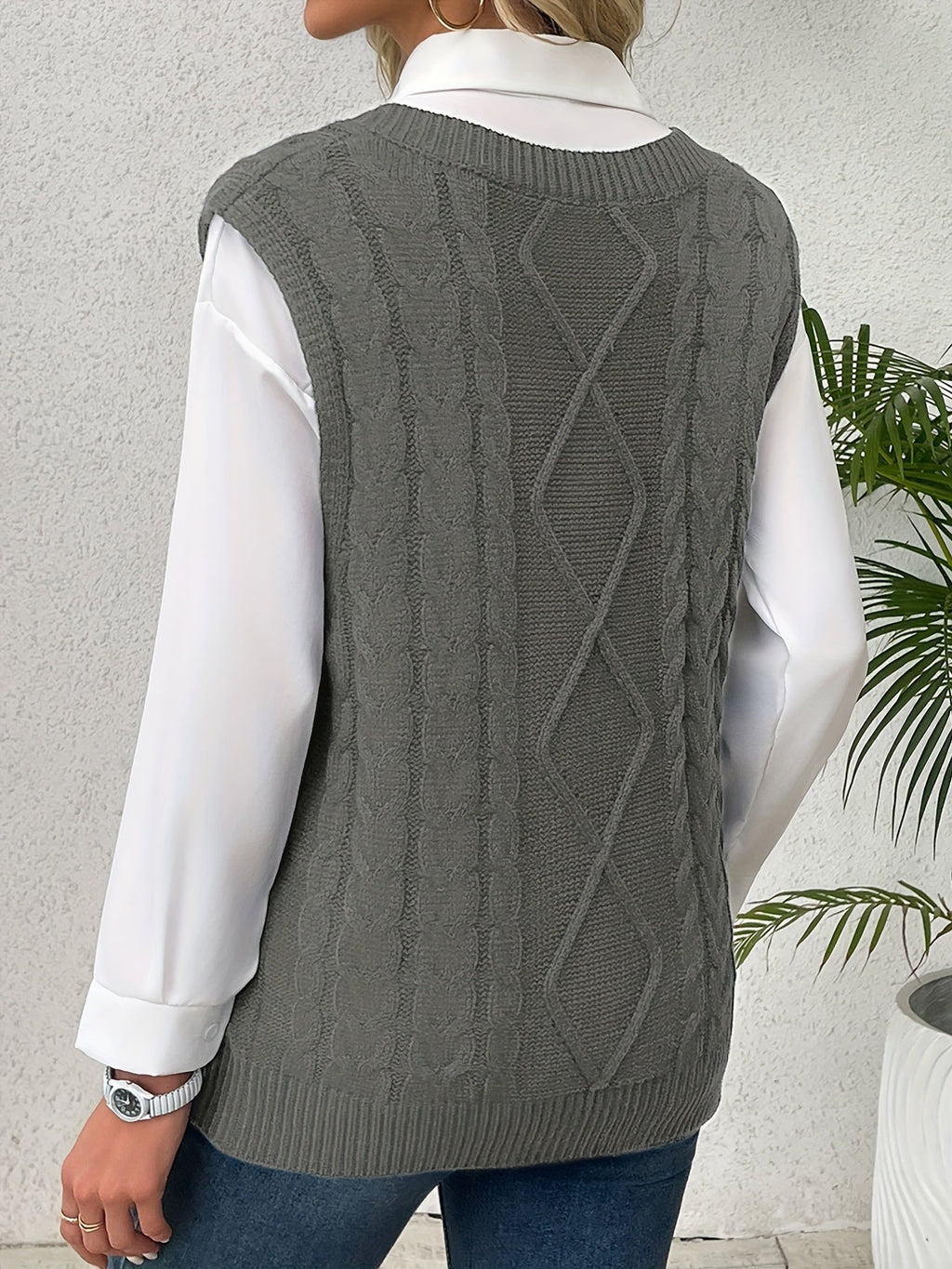 Women's V-Neck Cable Knit Sleeveless Sweater Vest