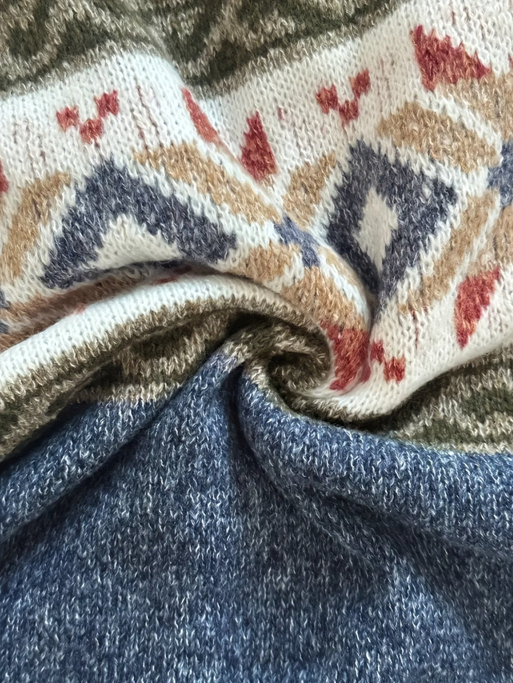 Women's Button-Up Cardigan with Patterned Geometric Yoke