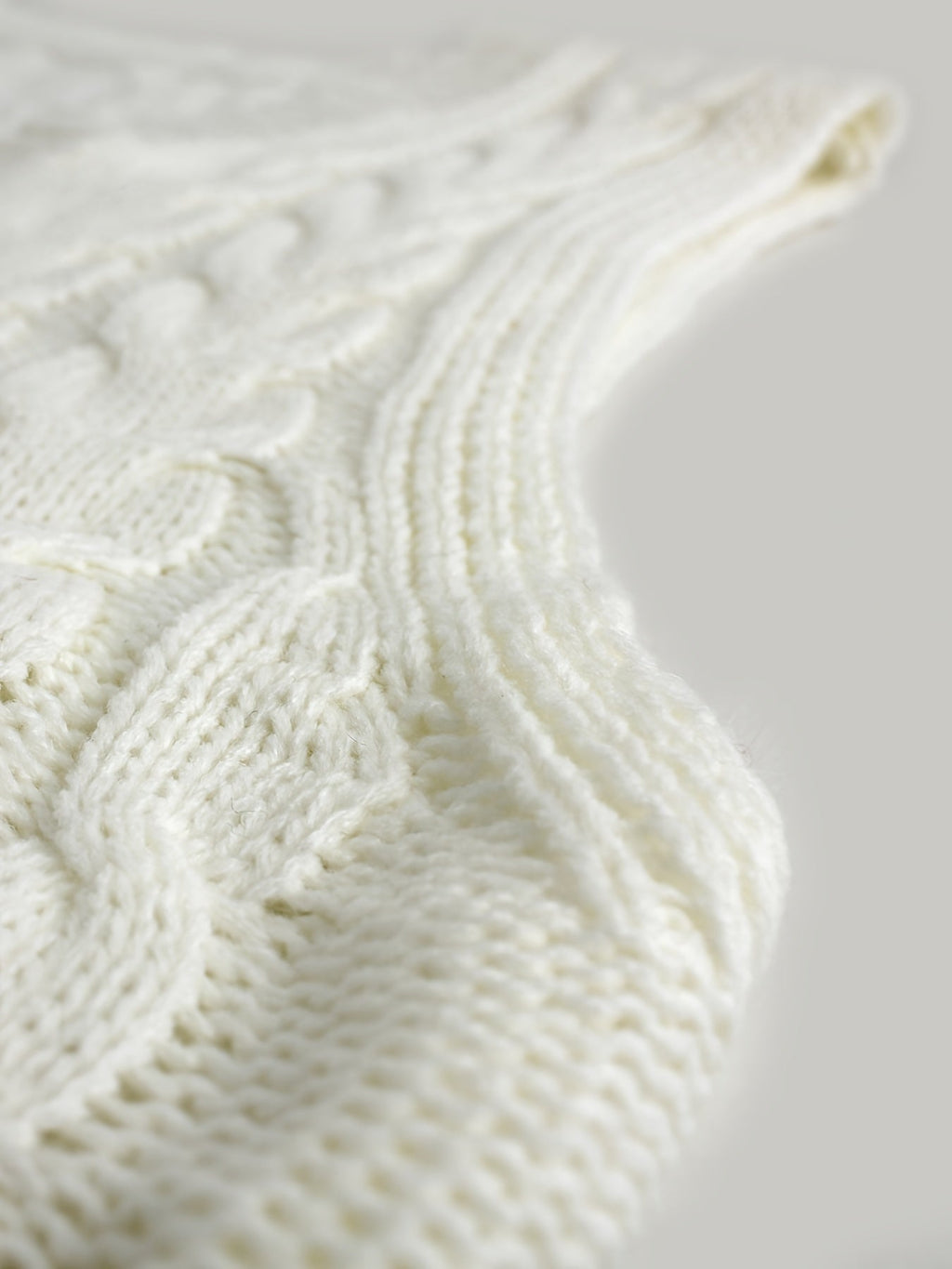 Women's V-Neck Cable Knit Sleeveless Sweater Vest