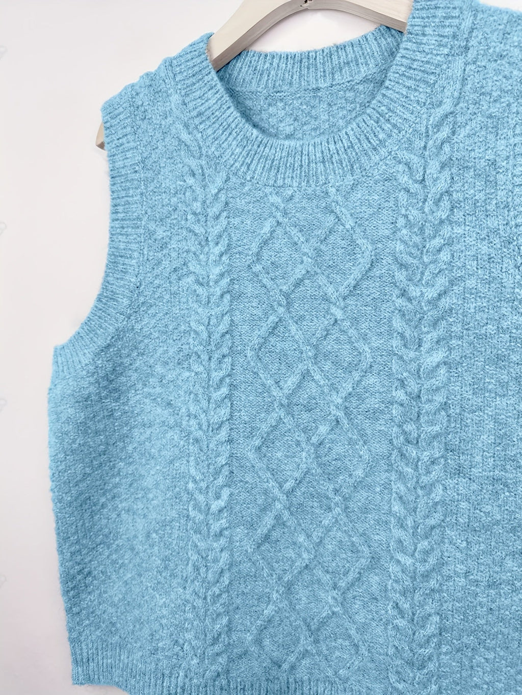 Women's Round Neck Cable Knit Sleeveless Layering Vest