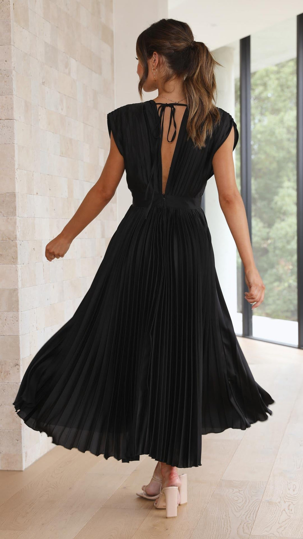 Women's Accordion Pleated V-Neck Wedding Guest Midi Dress
