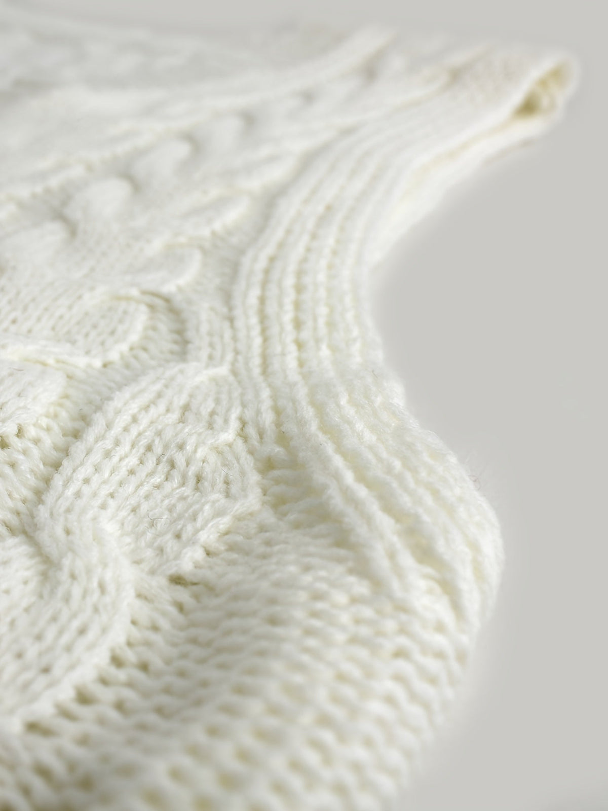 Women's V-Neck Cable Knit Sleeveless Sweater Vest