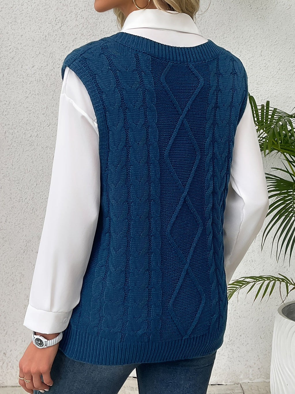 Women's V-Neck Cable Knit Sleeveless Sweater Vest