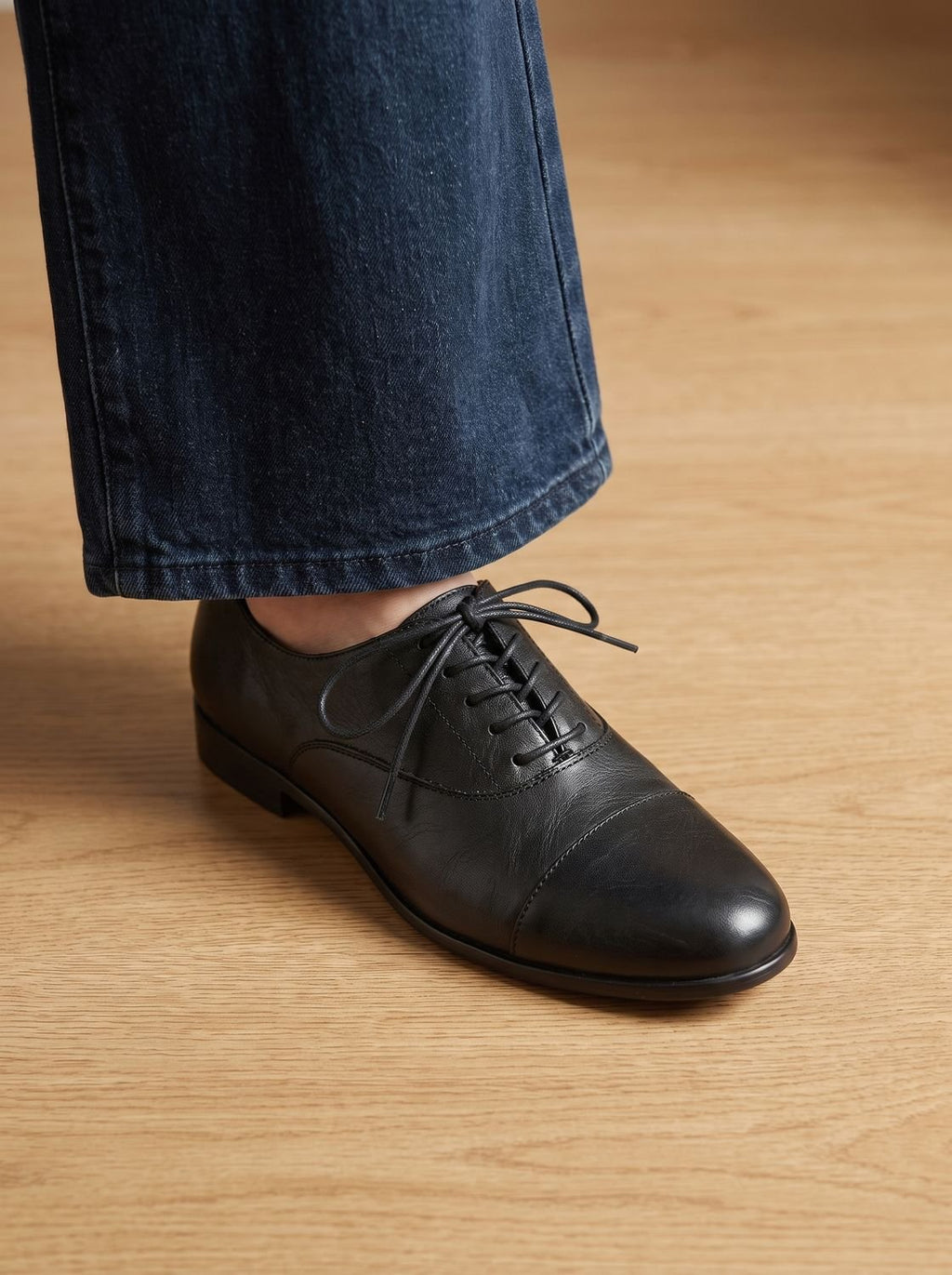 Women's Leather Lace-Up Cap Toe Oxford Shoes